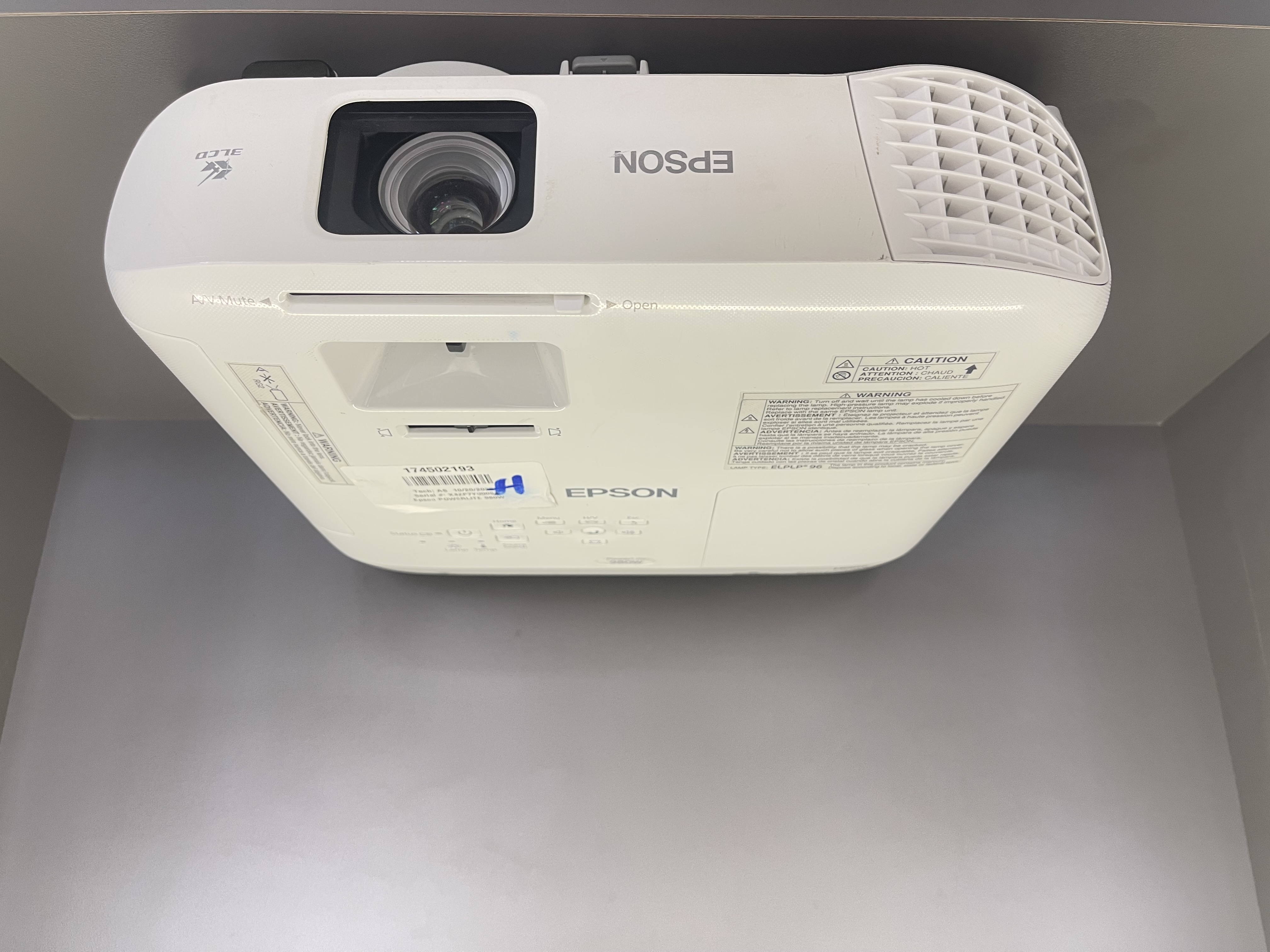 ویدئو پروژکتور اپسون EPSON PowerLite 980W (کیفیت تصویرعالی++ | میزان نور عالی++)