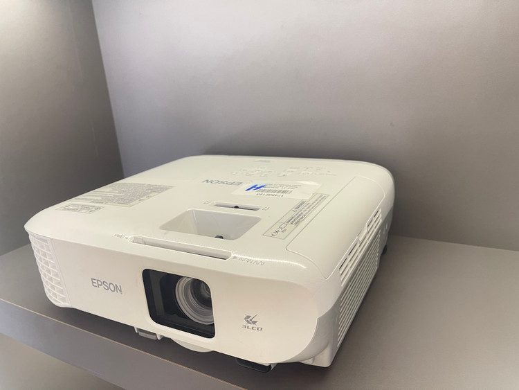 ویدئو پروژکتور اپسون EPSON PowerLite 980W (کیفیت تصویرعالی++ | میزان نور عالی++)
